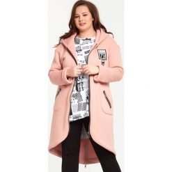 Asymetryczny płaszcz dresowy w odcieniach różu XXL OVERSIZE. Różowe płaszcze damskie Moda Size Plus Iwanek, na wiosnę, s, bez wzorów, z elastanu, biznesowe. Za 239,90 zł.