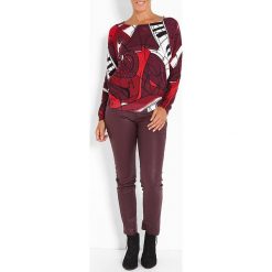 Sweter w kolorze czerwonym. Czerwone swetry damskie Jacqueline Riu, bez wzorów, klasyczne, bez rękawów, bez kaptura. W wyprzedaży za 79,95 zł.
