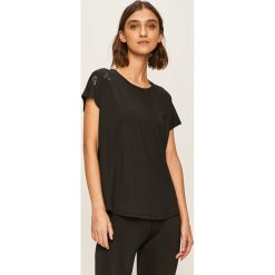 Only Play - T-shirt. Czarne topy damskie Only Play, s, z nadrukiem, z elastanu, z krótkim rękawem. W wyprzedaży za 69,90 zł.