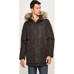 Pepe Jeans - Kurtka puchowa Jay. Czarne płaszcze męskie Pepe Jeans, xl, bez wzorów, z poliesteru, długie, z kapturem. W wyprzedaży za 999,90 zł.