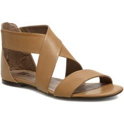 Sandały NESSI - 24101 Camel 51. Pomarańczowe klapki damskie marki Nessi, bez wzorów, ze skóry, bez obcasa. W wyprzedaży za 199,00 zł.