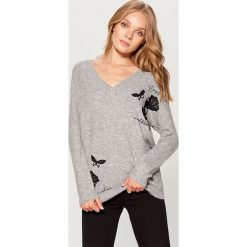 Sweter z dekoltem w szpic - Szary. Szare bez kategorii Mohito, s. Za 129,99 zł.