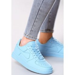 Błękitne Buty Sportowe Wild Fantasy. Niebieskie buty sportowe damskie Multu, bez wzorów, sportowe. Za 39,99 zł.