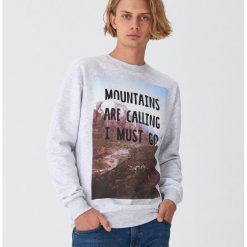 Bluza z nadrukiem - Jasny szary. Szare bluzy damskie House, s, z nadrukiem, bez kołnierzyka, bez rękawów, bez kaptura. Za 79,99 zł.