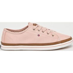 Tommy Hilfiger - Tenisówki. Brązowe trampki i tenisówki damskie TOMMY HILFIGER, bez wzorów, z materiału, bez zapięcia. W wyprzedaży za 159,90 zł.