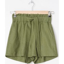 Szorty paperbag z lnem - Khaki. Brązowe szorty damskie House, s, bez wzorów. W wyprzedaży za 49,99 zł.