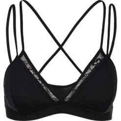 Guess Biustonosz Czarny. Czarne biustonosze Guess, w koronkowe wzory, z elastanu. Za 154,95 zł.