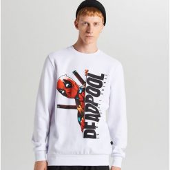 Bluza Deadpool - Biały. Białe bluzy męskie Cropp, s, bez wzorów, bez kołnierzyka, bez rękawów, bez kaptura. Za 99,99 zł.
