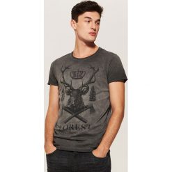 T-shirty męskie: T-shirt z jeleniem - Szary