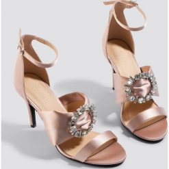 NA-KD Shoes Zdobione sandały na obcasie - Pink. Różowe sandały damskie NA-KD Shoes, z satyny, na wysokim obcasie, na obcasie. Za 121,95 zł.