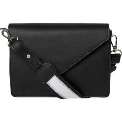Pieces Torebka damska crossbody Celi Cross Body Black. Czarne torebki klasyczne damskie Pieces, bez wzorów, bez dodatków. W wyprzedaży za 101,00 zł.