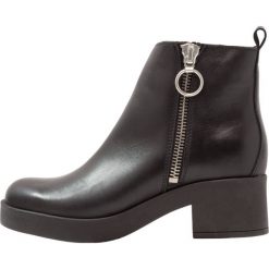 Zign Ankle boot black. Czarne botki damskie marki Zign, ze skóry, bez obcasa, bez zapięcia. Za 419,00 zł.