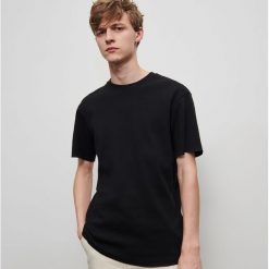 T-shirt ze strukturalnej dzianiny -. T-shirty męskie Reserved, s, bez wzorów, z dzianiny, bez kołnierzyka. Za 49,99 zł.