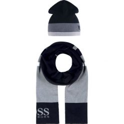 BOSS ATHLEISURE GIFT SET Szal black. Czarne szaliki męskie marki BOSS Athleisure, bez wzorów, z bawełny. Za 549,00 zł.