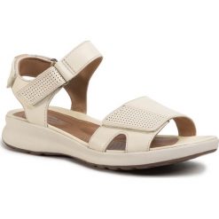 Sandały CLARKS - Un Adorn Calm 261487234 Off White Leather. Białe klapki damskie Clarks, bez wzorów, ze skóry, bez obcasa. Za 429,00 zł.
