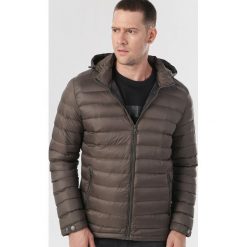 Ciemnozielona Kurtka Ryreth. Zielone kurtki męskie Born2be, xl, bez wzorów, bez kaptura. Za 179,99 zł.
