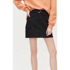 Spódnica mini z paskiem - Czarny. Czarne spódniczki damskie Cropp, s, bez wzorów, mini. Za 79,99 zł.