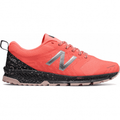 New Balance FuelCore NITREL Trail - WTNTRRF1. Różowe buty sportowe damskie marki New Balance, bez wzorów, z materiału, bez zapięcia. W wyprzedaży za 229,99 zł.