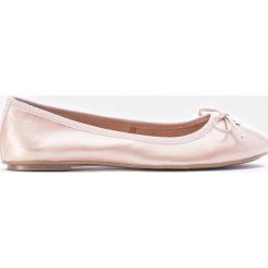Różowe baleriny damskie. Różowe baleriny damskie marki Kazar, ze skóry, eleganckie, na wysokim obcasie. Za 269,00 zł.