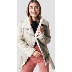 NA-KD Trend Kurtka lotnicza z paskiem - Beige. Brązowe bomberki damskie NA-KD Trend, w paski. Za 404,95 zł.