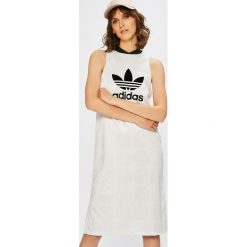 Adidas Originals - Sukienka. Białe sukienki damskie dzianinowe marki adidas Originals, na co dzień, z nadrukiem, casualowe, mini, proste. W wyprzedaży za 199,90 zł.