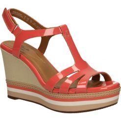 Sandały clarks zia wave 261058. Brązowe sandały damskie Clarks, bez wzorów, ze skóry ekologicznej, bez obcasa, bez zapięcia. Za 369,99 zł.