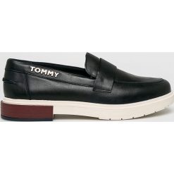 Tommy Hilfiger - Mokasyny. Niebieskie mokasyny damskie TOMMY HILFIGER, ze skóry, na obcasie. W wyprzedaży za 419,90 zł.