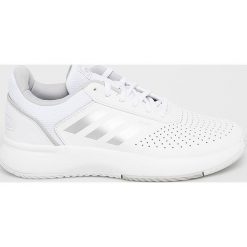 Adidas - Buty Courtsmash. Białe buty sportowe damskie Adidas, ze skóry, sportowe. W wyprzedaży za 179,90 zł.