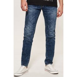 Jeansy slim fit - Niebieski. Niebieskie jeansy męskie relaxed fit marki House, z jeansu. W wyprzedaży za 79,99 zł.
