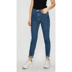Review - Jeansy. Niebieskie jeansy damskie z wysokim stanem marki Review, z elastanu. W wyprzedaży za 139,90 zł.