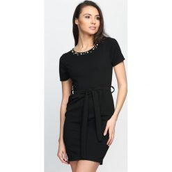 Czarna Sukienka Stand Still. Czarne sukienki letnie Born2be, s, mini. Za 59,99 zł.