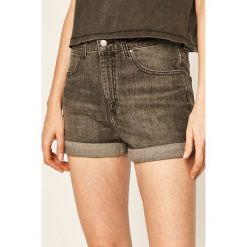 Wrangler - Szorty. Szare szorty damskie Wrangler, s, bez wzorów, z elastanu, casualowe, z podwyższonym stanem. W wyprzedaży za 139,90 zł.