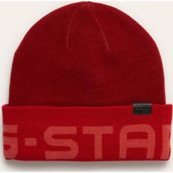G-Star Raw - Czapka. Czerwone czapki męskie G-Star RAW, na zimę, bez wzorów, z dzianiny, retro. W wyprzedaży za 89,90 zł.