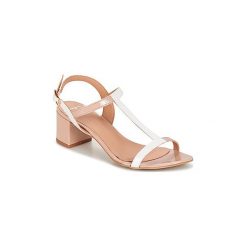 Sandały Betty London CREPE. Białe sandały damskie Betty London, bez wzorów, bez obcasa, bez zapięcia. Za 195,30 zł.