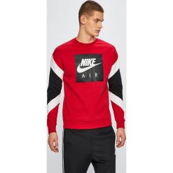Nike - Bluza. Czerwone bluzy męskie Nike, xl, z nadrukiem, z bawełny, z okrągłym kołnierzem, bez rękawów, bez kaptura. W wyprzedaży za 239,90 zł.
