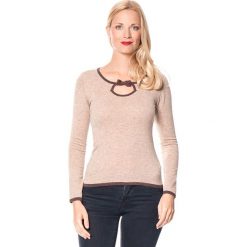Swetry klasyczne damskie: Sweter w kolorze beżowym