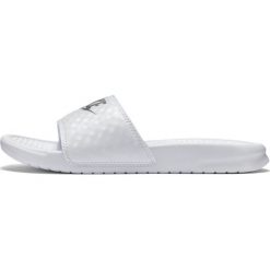 Klapki Nike Wmns Benassi JDI (343881-102). Szare klapki damskie Nike, bez wzorów, z materiału, bez obcasa. Za 99,99 zł.
