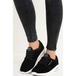 Czarne Buty Sportowe Transmission. Czarne buty sportowe damskie marki DOMYOS, z bawełny. Za 69,99 zł.