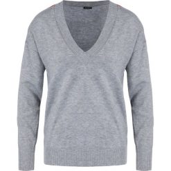 Sweter Guess Julie W93R81 Z2G40. Białe swetry damskie Guess, s, z aplikacjami, z poliesteru, klasyczne, bez rękawów, bez kaptura. W wyprzedaży za 179,00 zł.