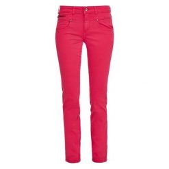 S.Oliver Jeansy Damskie 36/32 Burgund. Czerwone jeansy damskie S.Oliver, s, z jeansu. W wyprzedaży za 163,00 zł.