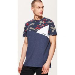 T-shirt z łączonych materiałów - Granatowy. Niebieskie t-shirty męskie House, s, bez wzorów, z materiału, bez kołnierzyka. Za 35,99 zł.