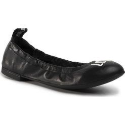 Baleriny LOVE MOSCHINO - JA11060G1AIA0000 Nero. Czarne baleriny damskie Love Moschino, bez wzorów, ze skóry, klasyczne, bez obcasa, na płaskiej podeszwie. Za 729,00 zł.