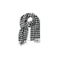 Szalik Pierre Cardin Poule 1. Szaliki męskie Pierre Cardin, na jesień, bez wzorów, z bawełny. Za 59,00 zł.