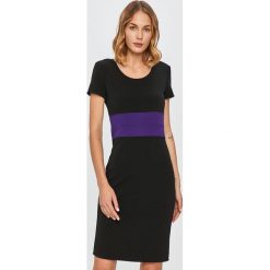 Armani Exchange - Sukienka. Czarne sukienki damskie Armani Exchange, na co dzień, s, bez wzorów, z elastanu, casualowe, z okrągłym kołnierzem, z krótkim rękawem, krótkie, mini, proste. Za 699,90 zł.