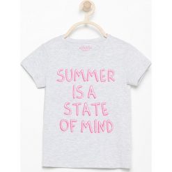 T-shirt z napisem - Jasny szary. Szare t-shirty damskie Reserved, s, z napisami, bez kołnierzyka. Za 29,99 zł.