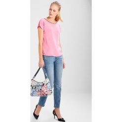 Comma casual identity KURZARM Bluzka purple/pink tie. Czerwone t-shirty damskie marki comma casual identity, z bawełny, casualowe. Za 209,00 zł.