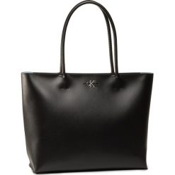 Torebka CALVIN KLEIN JEANS - Ckj Mono Hardware Shopper K60K606569 BDS. Czarne torby damskie na zakupy Calvin Klein Jeans, bez wzorów, z jeansu, klasyczne, na ramię, bez dodatków. W wyprzedaży za 379,00 zł.