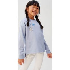 Mango Kids - Bluza dziecięca Mon 110-164 cm. Niebieskie bluzy dziewczęce Mango Kids, z aplikacjami, z bawełny, bez rękawów, bez kaptura. Za 59,90 zł.