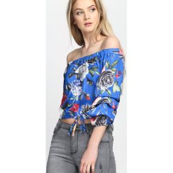 Niebieska Bluzka What's Up?. Niebieskie bluzki damskie Multu, s, bez wzorów, bez kołnierzyka, z długim rękawem. Za 29,99 zł.