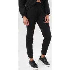 Czarne Spodnie Felyera. Czarne spodnie damskie Born2be, xl, z dresówki. Za 69,99 zł.